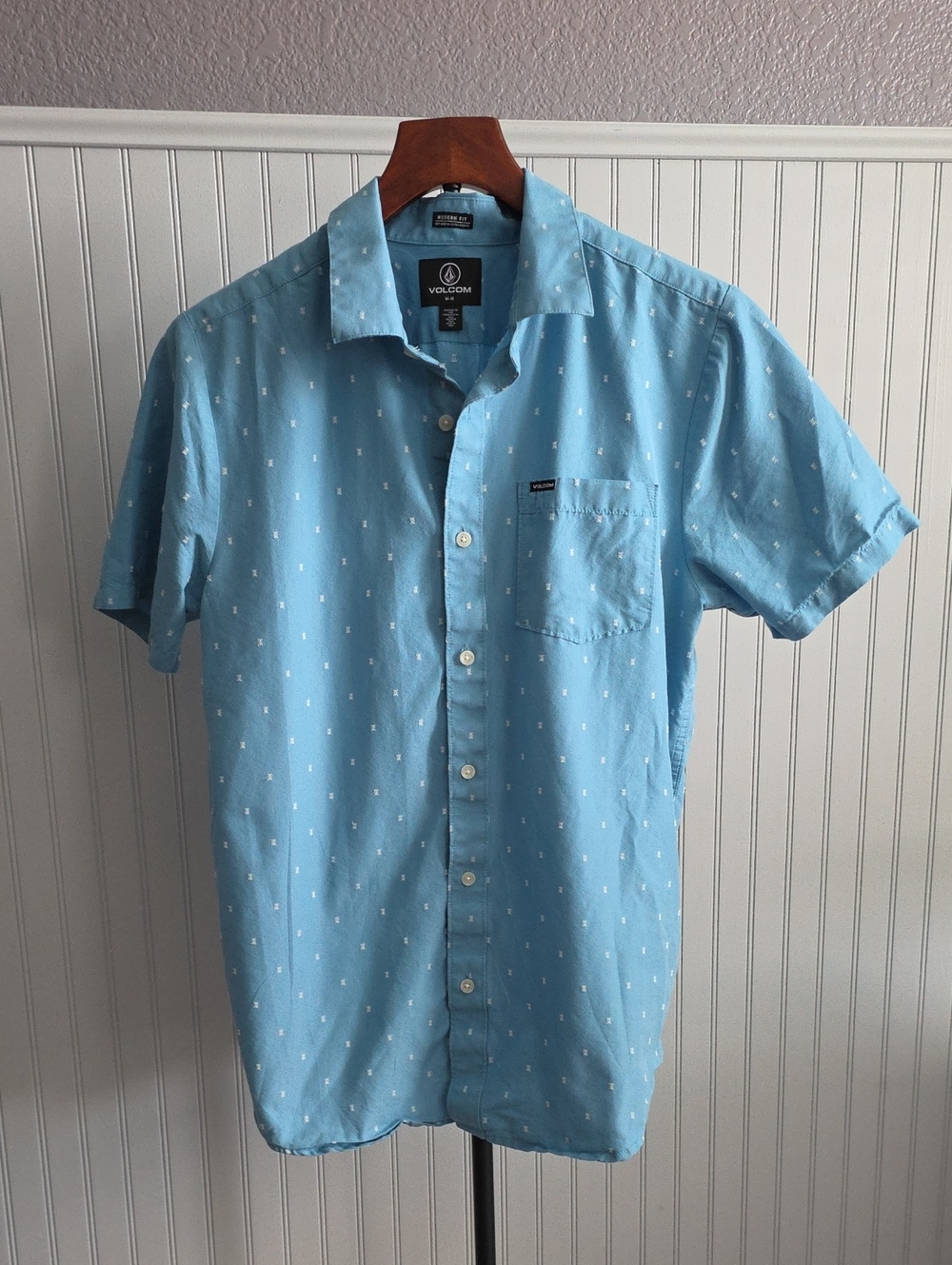Volcom Light Blue Short Sleeve Button-Down with White Dot Pattern